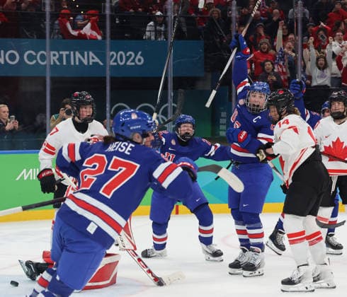 February 19, 2026, Milan, Lombardy, Italy: Hilary Knight 21 of Team United States scored the game tying goal against Team Canada in the women s Ice hockey, Eishockey gold medal game during the Milano Cortina 2026 Olympic Winter games, Winterspiele,Spiele, Summer games at Milano Santagiulia Ice Hockey Arena. Olympics 2026: Milano Cortina: Ice Hockey-Women Finals - Gold Medal Game-USA V CAN  - ZUMAm117 20260219_oly_m117_080 Copyright: xDavidxMcIntyrex