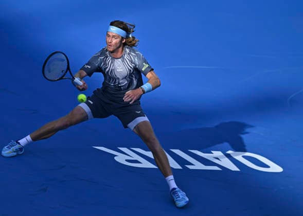 ATP, Tennis Herren Qatar Exxonmobil Open 2026 tennis tournament in Doha - 19 Feb 2026 Andrey Rublev of Russia plays against Stefanos Tsitsipas of Greece (not in view) during their men s singles quarter final match at the ATP Qatar Exxonmobil Open 2026 tennis tournament at the Khalifa International Tennis Complex. Andrey Rublev won against Andrey Rublev 6-3,7-6. Doha Qatar Copyright: xNoushadxVariyattiyakkalx xSOPAxImagesx NVRITYAKAL2-010