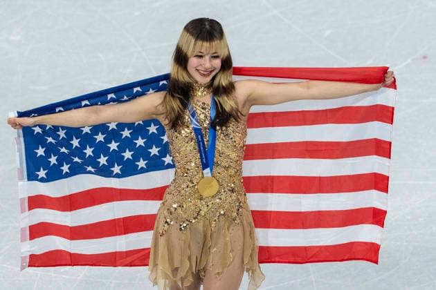 Figure skating, Eiskunstlauf - Milano Cortina 2026 Winter Olympics: Day 13 Gold medallist USA s Alysa Liu poses with her medal following the victory ceremony of the figure skating women s single free skating final during the Milano Cortina 2026 Winter Olympic Games, Olympische Spiele, Olympia, OS at Milano Ice Skating Arena in Milan on February 19, 2026. Milano Italy  Copyright: xAndrzejxIwanczukx originalFilename:iwanczuk-figuresk260220_npE5G.jpg