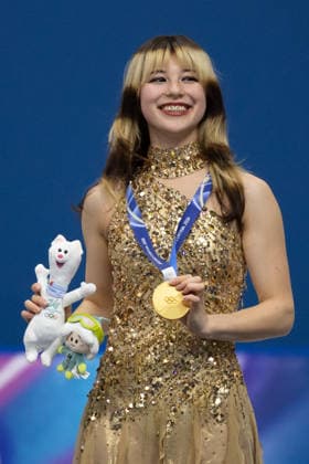 February 19, 2026, Milano, Lombardy, Italy: Alysa Liu of the United States celebrates winning the gold medal in Figure skating, Eiskunstlauf Women Single during the 2026 Winter Olympics at the Milano Ice Skating Arena on Thursday in Milano. Olympics 2026: Milano Cortina: Figure Skating Women s  - ZUMAj89_ 20260219_oly_j89_088 Copyright: xPaulxKitagakixJr.x