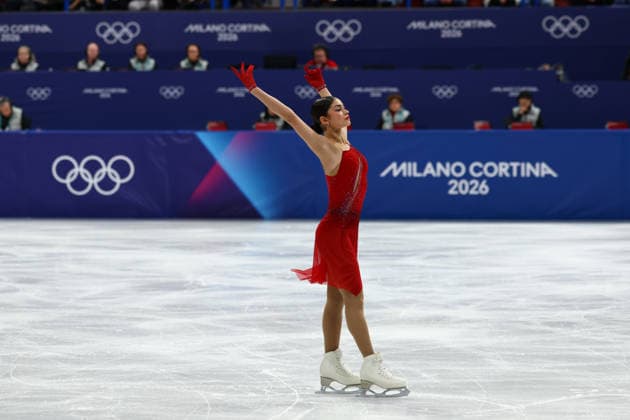 February 19, 2026, Milan, Lombardy, Italy: ADELIIA PETROSIAN of the Individual Neutral Athletes (AIN) falls during her Women s Single Skating free program in the Figure skating, Eiskunstlauf at the Milano Cortina 2026 Winter Olympic Games, Olympische Spiele, Olympia, OS Olympics 2026: Milano Cortina: Figure Skating Women Single Skating  - ZUMAc179 20260219_oly_c179_352 Copyright: xMickaelxChavetx