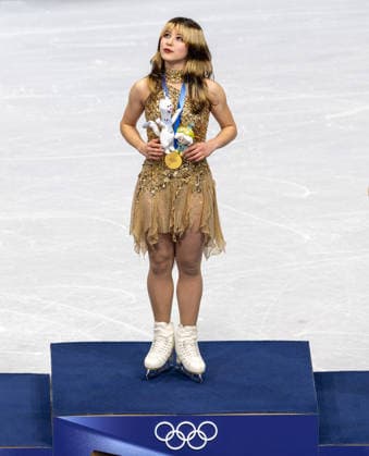 February 19, 2026, Milan, Lombardy, Italy: Team USA figure skater ALYSA LIU on the podium after receiving a gold medal in the Women s Figure skating, Eiskunstlauf Singles Freeskating at the Milano Cortina 2026 Winter Olympics. Milan Italy - ZUMAh234 20260219_oly_h234_024 Copyright: xMarkxEdwardxHarrisx