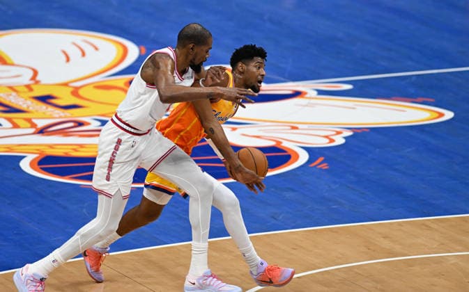 Charlotte Hornets v Houston Rockets - NBA, Basketball Herren, USA CHARLOTTE, USA - FEBRUARY 19: Charlotte Hornets Brandon Miller against the Houston Rockets Kevin Durant at the Spectrum Arena in Charlotte NC, United States on February 19, 2026 Peter Zay Anadolu Charlotte United States. Editorial use only. Please get in touch for any other usage.  Copyright: x2026xAnadoluxPeterxZayx