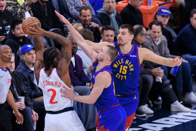 February 19, 2026, Inglewood, California, USA: Nikola Jokic 15 and Christian Braun 0 of the Denver Nuggets defend against Kawhi Leonard 2 of the Los Angeles Clippers during their regular season NBA, Basketball Herren, USA game on Thursday February 19, 2026 at Intuit Dome in Inglewood, California. ARIANA RUIZ PI Inglewood USA - ZUMAp124 20260219_zaa_p124_010 Copyright: xArianaxRuizx