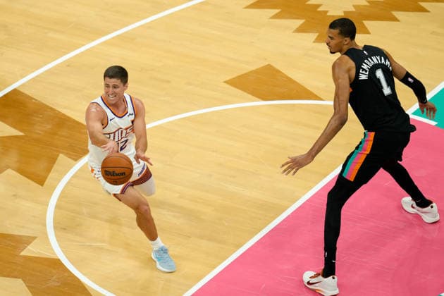 February 19, 2026, Austin, Texas, USA: Phoenix Suns guard COLLIN GILLESPIE (12) passes the ball as San Antonio Spurs forward VICTOR WEMBANYAMA (1) looks on during an NBA, Basketball Herren, USA game between the Spurs and the Suns on February 19, 2026 in Austin, Texas. The Spurs won, 121-94. NBA 2026: Spurs 121: Suns 94  - ZUMAc201 20260219_zap_c201_005 Copyright: xScottxColemanx