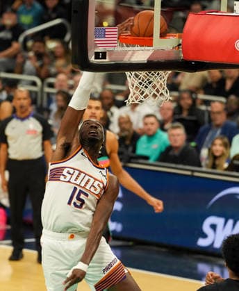 February 19, 2026, Austin, Texas, USA: Phoenix Suns center MARK WILLIAMS (15) dunks the ball during an NBA, Basketball Herren, USA game between the Spurs and the Suns on February 19, 2026 in Austin, Texas. The Spurs won, 121-94. NBA 2026: Spurs 121: Suns 94  - ZUMAc201 20260219_zap_c201_007 Copyright: xScottxColemanx