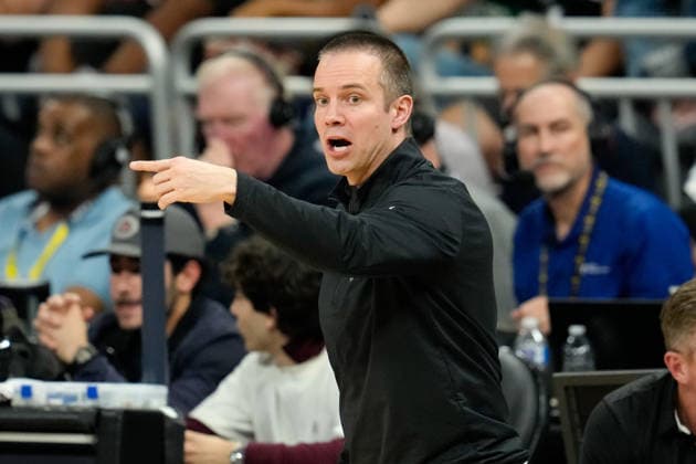 February 19, 2026, Austin, Texas, USA: Phoenix Suns head coach JORDAN OTT during an NBA, Basketball Herren, USA game between the Spurs and the Suns on February 19, 2026 in Austin, Texas. The Spurs won, 121-94. Austin USA - ZUMAc201 20260219_zap_c201_026 Copyright: xScottxColemanx