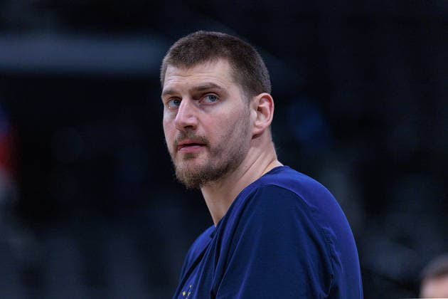 February 19, 2026, Inglewood, California, USA: Nikola Jokic 15 of the Denver Nuggets during warmups prior to a NBA, Basketball Herren, USA regular season game against the Los Angeles Clippers on Thursday February 19, 2026 at Intuit Dome Arena in Inglewood, California. JAVIER ROJAS PI Clippers Vs. Nuggets  - ZUMAp124 20260219_zaa_p124_016 Copyright: xJavierxRojasx