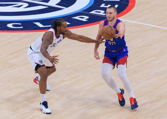 February 19, 2026, Inglewood, California, USA: Kawhi Leonard 24 of the Los Angeles Clippers tries to block a pass by Christian Braun 0 of the Denver Nuggets during a NBA, Basketball Herren, USA regular season game on Thursday February 19, 2026 at Intuit Dome Arena in Inglewood, California. JAVIER ROJAS PI Inglewood USA - ZUMAp124 20260219_zaa_p124_020 Copyright: xJavierxRojasx