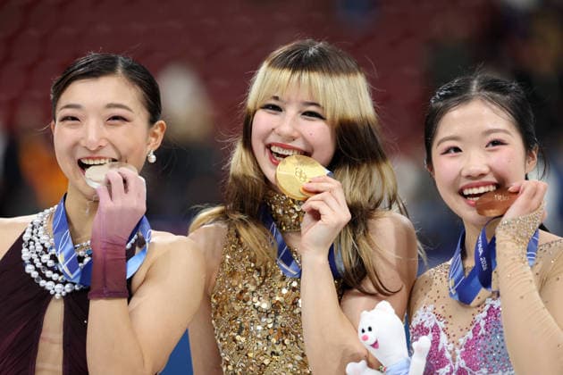 260219 -- MILAN, Feb. 19, 2026 -- Gold medalist Alysa Liu C of the United States, silver medalist Sakamoto Kaori L of Japan and bronze medalist Nakai Ami of Japan pose for photos during the awarding ceremony of the Figure skating, Eiskunstlauf women single skating event at the Milan-Cortina 2026 Olympic Winter games, Winterspiele,Spiele, Summer games in Milan, Italy, Feb. 19, 2026. MICO2026ITALY-MILAN-OLYMPIC WINTER GAMES-FIGURE SKATING-WOMEN SINGLE SKATING-FREE SKATING LixMing  (MICO2026)ITALY-MILAN-OLYMPIC WINTER GAMES-FIGURE SKATING-WOMEN SINGLE SKATING-FREE SKATING IMAGO LixMing  imago images 0848109164