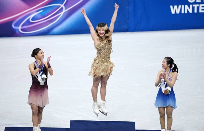 260219 -- MILAN, Feb. 19, 2026 -- Alysa Liu of the United States celebrates during the awarding ceremony of the Figure skating, Eiskunstlauf women single skating event at the Milan-Cortina 2026 Olympic Winter games, Winterspiele,Spiele, Summer games in Milan, Italy, Feb. 19, 2026. MICO2026ITALY-MILAN-OLYMPIC WINTER GAMES-FIGURE SKATING-WOMEN SINGLE SKATING-FREE SKATING XuexYuge  (MICO2026)ITALY-MILAN-OLYMPIC WINTER GAMES-FIGURE SKATING-WOMEN SINGLE SKATING-FREE SKATING IMAGO XuexYuge  imago images 0848109166