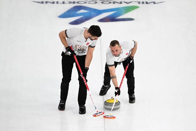 (260220) -- CORTINA D AMPEZZO, Feb. 20, 2026 -- Sven Michel (R) of Switzerland competes during the curling men s semi-final match between Britain and Switzerland at the 2026 Milan-Cortina Winter Olympics in Cortina, Italy, Feb. 19, 2026. ) (MICO2026)ITALY-CORTINA D AMPEZZO-OLYMPIC Winter games, Winterspiele,Spiele, Summer games CURLING-MEN-SEMI-FINAL-GBR VS SUI LianxYi 