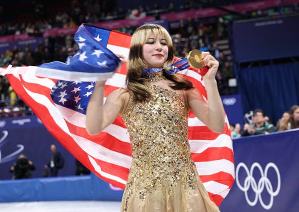 (260220) -- MILAN, Feb. 20, 2026 -- Gold medalist Alysa Liu of the United States poses for photos with her medal after the awarding ceremony of the Figure skating, Eiskunstlauf women single skating event at the Milan-Cortina 2026 Olympic Winter games, Winterspiele,Spiele, Summer games in Milan, Italy, Feb. 19, 2026. ) (MICO2026)ITALY-MILAN-OLYMPIC WINTER GAMES-FIGURE SKATING-WOMEN SINGLE SKATING-FREE SKATING LixMing 