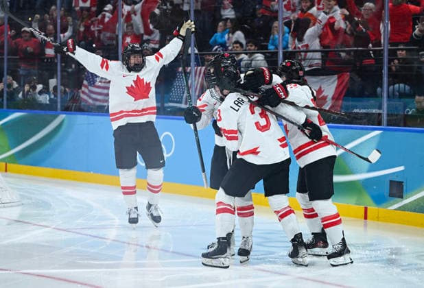 (260220) -- MILAN, Feb. 20, 2026 -- Players of Canada celebrate a goal during the Ice hockey, Eishockey women s gold medal game between the United States and Canada at the Milan-Cortina 2026 Olympic Winter games, Winterspiele,Spiele, Summer games in Milan, Italy, Feb. 19, 2026. ) (MICO2026)ITALY-MILAN-OLYMPIC WINTER GAMES-ICE HOCKEY-WOMEN-GOLD MEDAL GAME-USA VS CAN ZhangxHaofu 