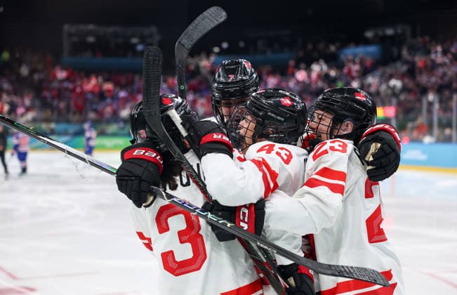 (260220) -- MILAN, Feb. 20, 2026 -- Players of Canada celebrate a goal during the Ice hockey, Eishockey women s gold medal game between the United States and Canada at the Milan-Cortina 2026 Olympic Winter games, Winterspiele,Spiele, Summer games in Milan, Italy, Feb. 19, 2026. ) (MICO2026)ITALY-MILAN-OLYMPIC WINTER GAMES-ICE HOCKEY-WOMEN-GOLD MEDAL GAME-USA VS CAN WangxKaiyan 