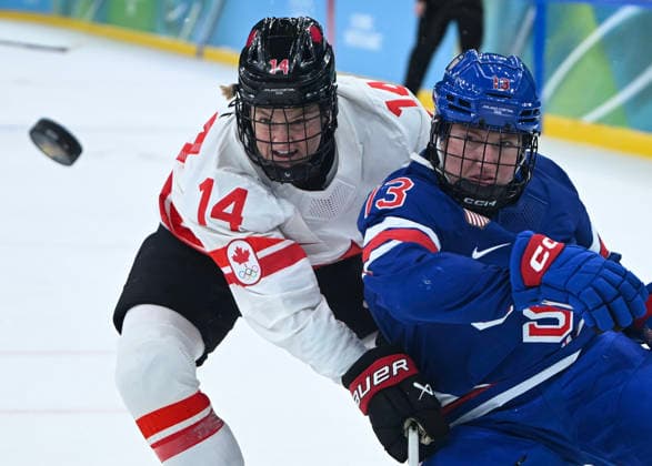 (260220) -- MILAN, Feb. 20, 2026 -- Grace Zumwinkle (R) of the United States vies with Renata Fast of Canada during the Ice hockey, Eishockey women s gold medal game between the United States and Canada at the Milan-Cortina 2026 Olympic Winter games, Winterspiele,Spiele, Summer games in Milan, Italy, Feb. 19, 2026. ) (MICO2026)ITALY-MILAN-OLYMPIC WINTER GAMES-ICE HOCKEY-WOMEN-GOLD MEDAL GAME-USA VS CAN ZhangxHaofu 