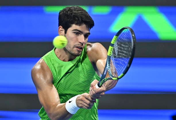 ATP, Tennis Herren Qatar Exxonmobil Open 2026 tennis tournament in Doha - 19 Feb 2026 Carlos Alcaraz of Spain plays against Karen Khachanov of Russia (not in view) during their men s singles quarter final match at the ATP Qatar Exxonmobil Open 2026 tennis tournament at the Khalifa International Tennis Complex. Carlos Alcarazwon against Karen Khachanov 6-7,6-4,6-3. Doha Qatar Copyright: xNoushadxVariyattiyakkalx xSOPAxImagesx NVRITYAKAL3-037