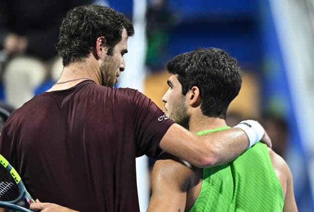 ATP, Tennis Herren Qatar Exxonmobil Open 2026 tennis tournament in Doha - 19 Feb 2026 Carlos Alcaraz (R) of Spain shakes hands with Karen Khachanov of Russia after winning their men s singles quarter-final match at the ATP Qatar ExxonMobil Open 2026 tennis tournament at the Khalifa International Tennis Complex. Carlos Alcarazwon against Karen Khachanov 6-7,6-4,6-3. Doha Qatar Copyright: xNoushadxVariyattiyakkalx xSOPAxImagesx NVRITYAKAL3-048