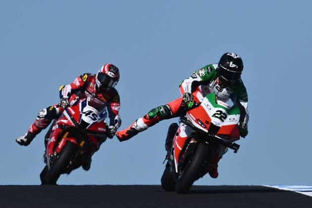 SUPERBIKES PHILLIP ISLAND, Japanese rider Tetsuta Nagashima of Honda HRC (left) and British rider Alex Lowes of Bimota by Kawasaki Racing Team during WorldSBK Free Practice Two of the 2026 FIM Superbike World Championship, WM, Weltmeisterschaft at Phillip Island Grand Prix Circuit on Phillip Island, Victoria, Friday, February 20, 2026. ( NO ARCHIVING Phillip Island Victoria Australia  Copyright: xJOELxCARRETTx 20260220116003207982