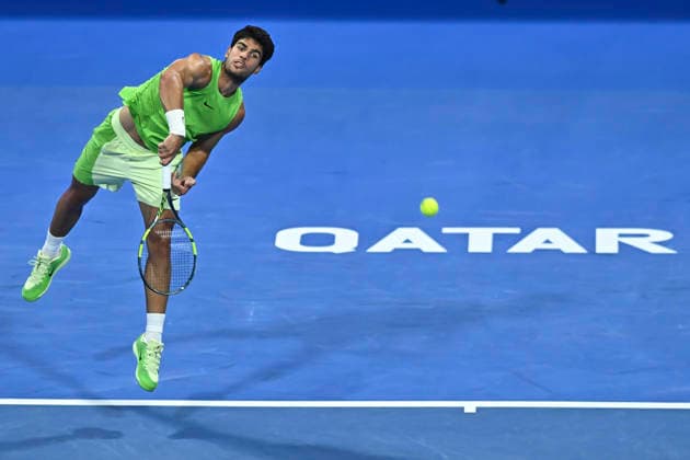 February 19, 2026, Doha, Qatar: Carlos Alcaraz of Spain plays against Karen Khachanov of Russia (not in view) during their men s singles quarter final match at the ATP, Tennis Herren Qatar Exxonmobil Open 2026 tennis tournament at the Khalifa International Tennis Complex. Carlos Alcarazwon against Karen Khachanov 6-7,6-4,6-3. ATP Qatar Exxonmobil Open 2026 Tennis Tournament In Doha - 19 Feb 2026  - ZUMAs197 20260219_aaa_s197_342 Copyright: xNoushadxVariyattiyakkalx