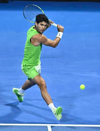 February 19, 2026, Doha, Qatar: Carlos Alcaraz of Spain plays against Karen Khachanov of Russia (not in view) during their men s singles quarter final match at the ATP, Tennis Herren Qatar Exxonmobil Open 2026 tennis tournament at the Khalifa International Tennis Complex. Carlos Alcarazwon against Karen Khachanov 6-7,6-4,6-3. Doha Qatar - ZUMAs197 20260219_aaa_s197_351 Copyright: xNoushadxVariyattiyakkalx