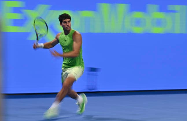 February 19, 2026, Doha, Qatar: Carlos Alcaraz of Spain plays against Karen Khachanov of Russia (not in view) during their men s singles quarter final match at the ATP, Tennis Herren Qatar Exxonmobil Open 2026 tennis tournament at the Khalifa International Tennis Complex. Carlos Alcarazwon against Karen Khachanov 6-7,6-4,6-3. ATP Qatar Exxonmobil Open 2026 Tennis Tournament In Doha - 19 Feb 2026  - ZUMAs197 20260219_aaa_s197_379 Copyright: xNoushadxVariyattiyakkalx