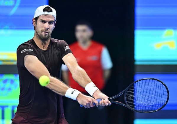 February 19, 2026, Doha, Qatar: Karen Khachanov of Russia plays against Carlos Alcaraz of Spain (not in view) during their men s singles quarter final match at the ATP, Tennis Herren Qatar Exxonmobil Open 2026 tennis tournament at the Khalifa International Tennis Complex. Carlos Alcarazwon against Karen Khachanov 6-7,6-4,6-3. Doha Qatar - ZUMAs197 20260219_aaa_s197_371 Copyright: xNoushadxVariyattiyakkalx