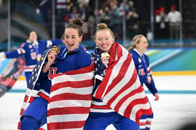 GIOCHI OLIMPICI - Olimpiadi Invernali Milano-Cortina 2026 - Women s Ice hockey, Eishockey - Gold Medal - USA vs Canada Team USA celebration with flag during Women s Ice Hockey - Gold Medal - USA vs Canada, Olympic Winter games, Winterspiele,Spiele, Summer games Milano-Cortina 2026 in Milano, Italy, February 19 2026 Cortina D Ampezzo Italy  Copyright: xIPAxSport ABACAx