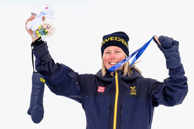 260220 Sandra Näslund of Sweden celebrates with her bronze medal on the podium after third place in women s freestyle skiing ski cross final during day 14 of the 2026 Winter Olympics on February 20, 2026 in Livigno. Photo: Vegard Grott BILDBYRAN kod VG VG0888 bbeng Olympic Games, Olympische Spiele, Olympia, OS olympics winter olympics os ol olympiska spel vinter-os olympiske leker milano cortina 2026 milan cortina 2026 milano cortina 2026 olympic games milano cortina 2026 winter olympic games milano cortina-os milano cortina-ol vinter-ol ski cross freestyle skiing skicross dam final sweden sverige bronze brons jubel *** 260220 Sandra Näslund of Sweden celebrates with her bronze medal on the podium after third place in women s freestyle skiing ski cross final during day 14 of the 2026 Winter Olympics on February 20, 2026 in Livigno Photo Vegard Grott BILDBYRAN kod VG VG0888 bbeng olympic games olympics winter olympics os ol olympiska spel vinter os olympiske leker milano cortina 2026 milan cortina 2026 milano cortina 2026 olympic games milano cortina 2026 winter olympic games milano cortina os milano cortina ol vinter ol ski cross freestyle skiing skicross dam final sweden sverige bronze bronze brons jubel  Copyright: VEGARDxGRoTT BB260220VG068