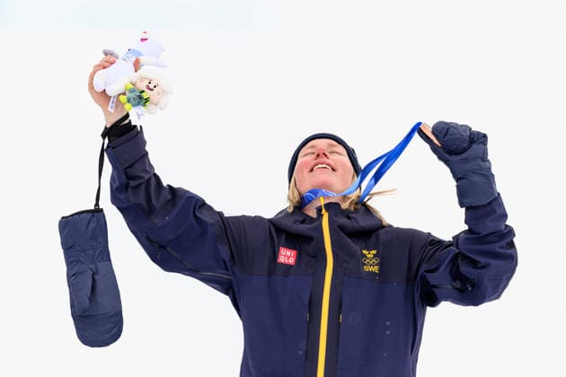 260220 Sandra Näslund of Sweden celebrates with her bronze medal on the podium after third place in women s freestyle skiing ski cross final during day 14 of the 2026 Winter Olympics on February 20, 2026 in Livigno. Photo: Vegard Grott BILDBYRAN kod VG VG0888 bbeng Olympic Games, Olympische Spiele, Olympia, OS olympics winter olympics os ol olympiska spel vinter-os olympiske leker milano cortina 2026 milan cortina 2026 milano cortina 2026 olympic games milano cortina 2026 winter olympic games milano cortina-os milano cortina-ol vinter-ol ski cross freestyle skiing skicross dam final sweden sverige bronze brons jubel *** 260220 Sandra Näslund of Sweden celebrates with her bronze medal on the podium after third place in women s freestyle skiing ski cross final during day 14 of the 2026 Winter Olympics on February 20, 2026 in Livigno Photo Vegard Grott BILDBYRAN kod VG VG0888 bbeng olympic games olympics winter olympics os ol olympiska spel vinter os olympiske leker milano cortina 2026 milan cortina 2026 milano cortina 2026 olympic games milano cortina 2026 winter olympic games milano cortina os milano cortina ol vinter ol ski cross freestyle skiing skicross dam final sweden sverige bronze bronze brons jubel  Copyright: VEGARDxGRoTT BB260220VG069