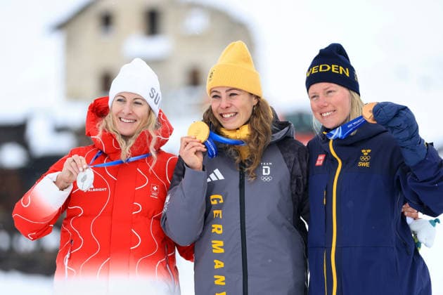 OLYMPICS - Winter Olympic Games, Olympische Spiele, Olympia, OS Milano Cortina 2026 LIVIGNO,ITALY,20.FEB.26 - OLYMPICS, SKI CROSS - Winter Olympic Games Milano Cortina 2026, Skicross, women, final, medal ceremony. Image shows the rejoicing of Fanny Smith (SUI), Daniela Maier (GER) and Sandra Naeslund (SWE). Keywords: medal.  GEPAxpictures xWolfgangxGrebien