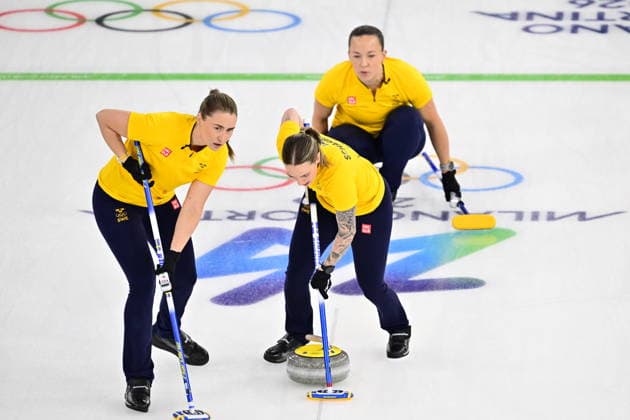 CORTINA, ITALY 20260220 Sweden s Agnes Knochenhauer and Sara McManus of Team Hasselborg during the women s semifinal match between Sweden and Canada in the Olympic curling in Cortina. *** The image is included in the SPORTS PACKAGE. For others PAYMENT IMAGE *** CORTINA ITALY x10030x *** CORTINA, ITALY 20260220 Sweden s Agnes Knochenhauer and Sara McManus of Team Hasselborg during the women s semifinal match between Sweden and Canada in the Olympic curling in Cortina The image is included in the SPORTS PACKAGE For others PAYMENT IMAGE CORTINA ITALY x10030x  Copyright: xJonasxEkströmer TTx 2026 OLYMPICS WOMEN S CURLING SWEDEN-CANADA