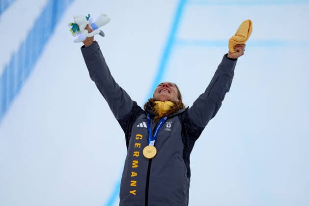 Livigno, Italien 20. Februar 2026: Ski Freestyle Ski Cross Frauen - Olympia 2026 Im Bild: Olympiasiegerin Daniela Maier (GER) gewinnt Gold mit Goldmedaille. Snow Park *** Livigno, Italy 20 February 2026 Ski Freestyle Ski Cross Women Olympia 2026 In the picture Olympic champion Daniela Maier GER wins gold with gold medal Snow Park Copyright: xFotostandx xHettichx