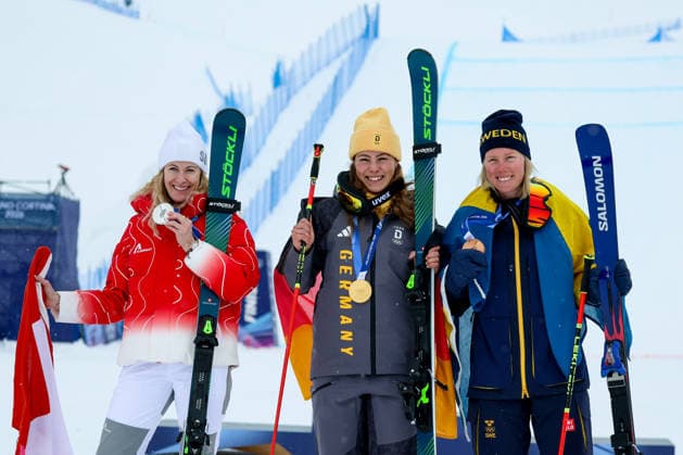 Livigno, Italien 20. Februar 2026: Ski Freestyle Ski Cross Frauen - Olympia 2026 Im Bild: Das Podest, Mitte, Olympiasiegerin Daniela Maier (GER) gewinnt Gold, v.li. Fanny Smith (SUI) mit Silber und Sandra Naeslund (SWE) mit Bronze. Snow Park *** Livigno, Italy 20 February 2026 Ski Freestyle Ski Cross Women Olympia 2026 In the picture The podium, center, Olympic champion Daniela Maier GER wins gold, from left Fanny Smith SUI with silver and Sandra Naeslund SWE with bronze Snow Park Copyright: xFotostandx xHettichx