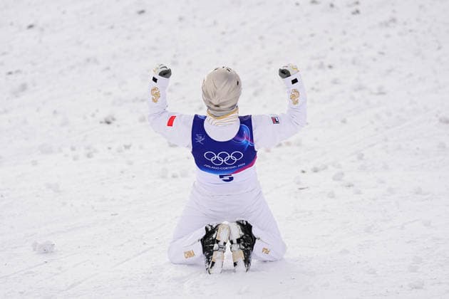 (260220) -- LIVIGNO, Feb. 20, 2026 -- Gold medalist Wang Xindi of China celebrates winning after the freestyle skiing men s aerials final 2 at the Milan-Cortina 2026 Olympic Winter games, Winterspiele,Spiele, Summer games in Livigno, Italy, Feb. 20, 2026. ) (MICO2026)ITALY-LIVIGNO-OLYMPIC WINTER GAMES-FREESTYLE SKIING-MEN S AERIALS-FINAL WuxHuiwo 