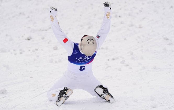 (260220) -- LIVIGNO, Feb. 20, 2026 -- Gold medalist Wang Xindi of China celebrates winning after the freestyle skiing men s aerials final 2 at the Milan-Cortina 2026 Olympic Winter games, Winterspiele,Spiele, Summer games in Livigno, Italy, Feb. 20, 2026. ) (MICO2026)ITALY-LIVIGNO-OLYMPIC WINTER GAMES-FREESTYLE SKIING-MEN S AERIALS-FINAL WuxHuiwo 