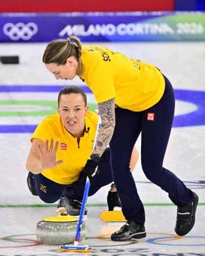 CORTINA, ITALY 20260220 Sweden s Agnes Knochenhauer and Sara McManus of Team Hasselborg during the women s semifinal match between Sweden and Canada in the Olympic curling in Cortina. *** The image is included in the SPORTS PACKAGE. For others PAYMENT IMAGE *** CORTINA ITALY x10030x *** CORTINA, ITALY 20260220 Sweden s Agnes Knochenhauer and Sara McManus of Team Hasselborg during the women s semifinal match between Sweden and Canada in the Olympic curling in Cortina The image is included in the SPORTS PACKAGE For others PAYMENT IMAGE CORTINA ITALY x10030x  Copyright: xJonasxEkströmer TTx 2026 OLYMPICS WOMEN S CURLING SWEDEN-CANADA