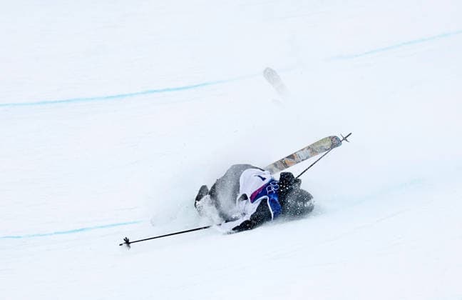 (260220) -- LIVIGNO, Feb. 20, 2026 -- Finley Melville Ives of New Zealand falls onto the snow during the freestyle skiing men s freeski halfpipe qualification at the Milan-Cortina 2026 Olympic Winter games, Winterspiele,Spiele, Summer games in Livigno, Italy, Feb. 20, 2026. ) (MICO2026)ITALY-LIVIGNO-OLYMPIC WINTER GAMES-FREESTYLE SKIING-MEN S FREESKI HALFPIPE-QUALIFICATION WangxPeng 