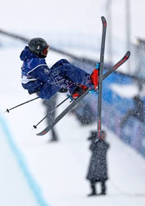 (260220) -- LIVIGNO, Feb. 20, 2026 -- Gus Kenworthy of Britain competes during the freestyle skiing men s freeski halfpipe qualification at the Milan-Cortina 2026 Olympic Winter games, Winterspiele,Spiele, Summer games in Livigno, Italy, Feb. 20, 2026. ) (MICO2026)ITALY-LIVIGNO-OLYMPIC WINTER GAMES-FREESTYLE SKIING-MEN S FREESKI HALFPIPE-QUALIFICATION WangxPeng 