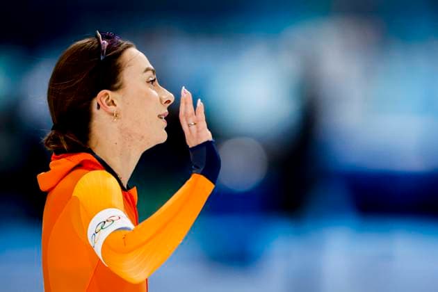 Femke Kok of the Netherlands wave and looks exhausted after Women s 1500m, Milano Cortina 2026 Winter Olympics: Day 14, Speed skating, Eisschnelllauf - Milano Cortina 2026 Winter Olympics: Day 14, Milano Speed Skating Stadium, February 20, 2026, Milan, Italy.