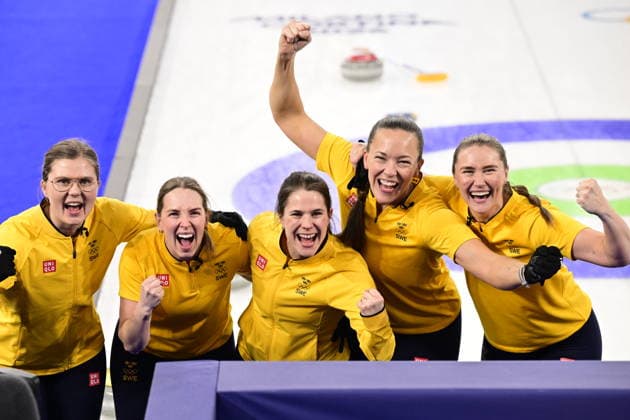 CORTINA, ITALY 20260220 Sweden s team Hasselborg celebrates after winning the women s semifinal match between Canada and Sweden in the Olympic curling in Cortina. *** The image is included in the SPORTS PACKAGE. For others PAYMENT IMAGE *** CORTINA ITALY x10030x *** CORTINA, ITALY 20260220 Sweden s team Hasselborg celebrates after winning the women s semifinal match between Canada and Sweden in the Olympic curling in Cortina The image is included in the SPORTS PACKAGE For others PAYMENT IMAGE CORTINA ITALY x10030x  Copyright: xJonasxEkströmer TTx 2026 OLYMPICS CURLING WOMEN S SEMIFINAL CANADA-SWEDEN