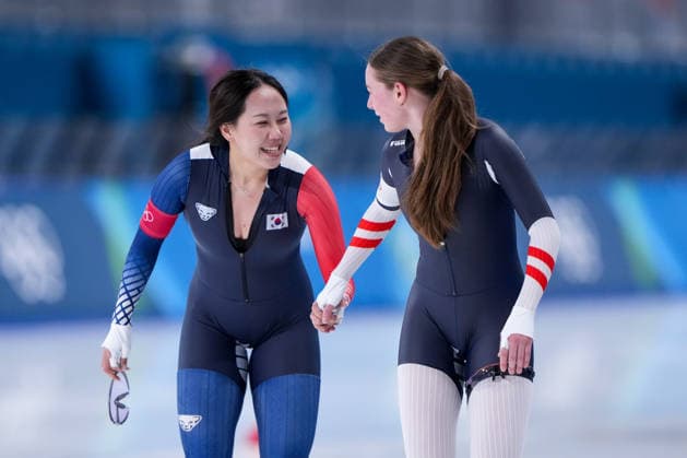 2026-02-20 - Milano Cortina 2026 Winter Olympics 1500m Women MILAN, ITALY - FEBRUARY 20: Ji-Woo Park of Republic of Korea, Jeannine Rosner of Austria during the 1500m Women on day 16 of the Milano Cortina 2026 Winter Olympics at the Milano Speed skating, Eisschnelllauf Arena on February 20, 2026 in Milan, Italy Milan Milano Speed Skating Arena Italy Content not available for redistribution in The Netherlands directly or indirectly through any third parties. Copyright: xAndrexWeeningx