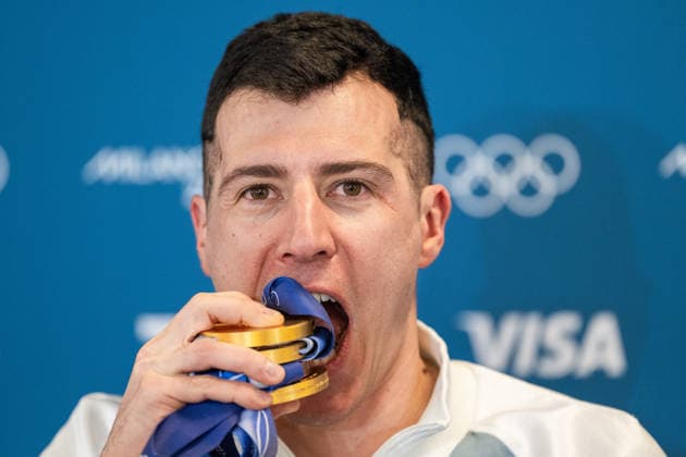 260220 Quentin Fillon Maillet of France takes a bite on his four medals at the press conference, PK, Pressekonferenz after men s biathlon 15 km mass start during day 14 of the 2026 Winter Olympics on February 20, 2026 in Anterselva. Photo: Mathias Bergeld BILDBYRAN kod MB MB1339 skidskytte biathlon skiskyting Olympic Games, Olympische Spiele, Olympia, OS olympics winter olympics os ol olympiska spel vinter-os olympiske leker milano cortina 2026 milan cortina 2026 milano cortina 2026 olympic games milano cortina 2026 winter olympic games milano cortina-os milano cortina-ol vinter-ol 14 bbeng masstart mass start frankrike *** 260220 Quentin Fillon Maillet of France takes a bite on his four medals at the press conference after men s biathlon 15 km mass start during day 14 of the 2026 Winter Olympics on February 20, 2026 in Anterselva Photo Mathias Bergeld BILDBYRAN code MB MB1339 biathlon biathlon olympic games olympics olympics winter olympics os ol olympiska spel vinter os olympiske leker milano cortina 2026 milan cortina 2026 milano cortina 2026 olympic games milano cortina 2026 winter olympic games milano cortina os milano cortina ol vinter ol 14 bbeng masstart mass start france  Copyright: MATHIASxBERGELD BB260220MB106