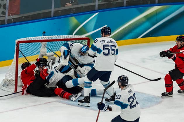 February 20, 2026, Milan, Lombardy, Italy: Forward Sam Bennett 9 of Team Canada interferes with the goalie while playing against Team Finland in the Mens Team Canada Vs Team Finland Play-offs Semifinals game at the Milano Santagiulia Ice hockey, Eishockey Arena in MILAN, Italy during the 2026 Milano Cortina Winter Olympics. Milan Italy - ZUMAa161 20260220_oly_a161_001 Copyright: xWalterxG.xArcex