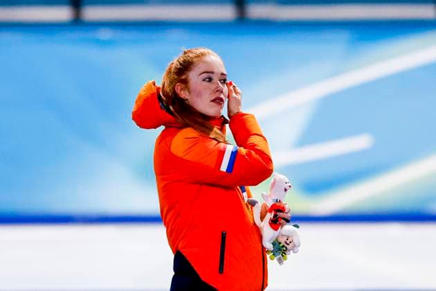 winner Antoinette Rijpma-De Jong of the Netherlands looks on during the medal ceremony after Women s 1500m, Milano Cortina 2026 Winter Olympics: Day 14, Speed skating, Eisschnelllauf - Milano Cortina 2026 Winter Olympics: Day 14, Milano Speed Skating Stadium, February 20, 2026, Milan, Italy.