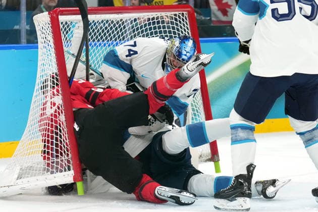 February 20, 2026, Milan, Italy: Canada s SAM BENNETT (9) crashes into Finland goaltender JUUSE SAROS (74) during first period of men s semifinal hockey game at the 2026 Milano Cortina Olympics. Olympics 2026: Milano Cortina: Ice hockey, Eishockey Men s Semifinal CAN:FIN  - ZUMAc35_ 20260220_zaf_c35_044 Copyright: xNathanxDenettex