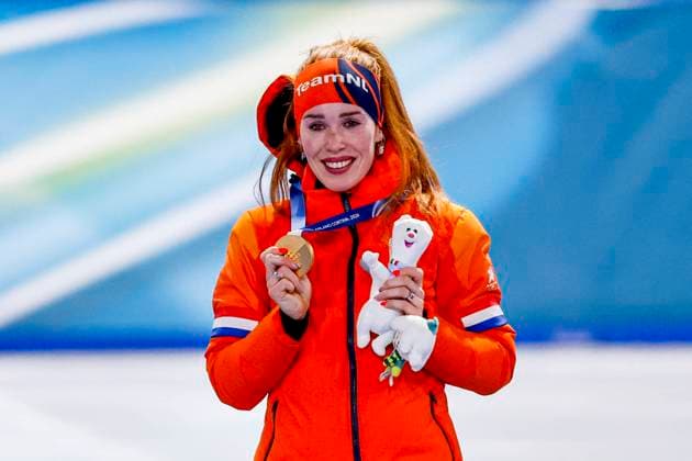 winner Antoinette Rijpma-De Jong of the Netherlands smiling during the medal ceremony after Women s 1500m, Milano Cortina 2026 Winter Olympics: Day 14, Speed skating, Eisschnelllauf - Milano Cortina 2026 Winter Olympics: Day 14, Milano Speed Skating Stadium, February 20, 2026, Milan, Italy.