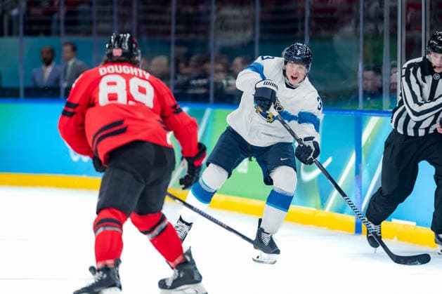 OLYMPICS - Winter Olympic Games, Olympische Spiele, Olympia, OS Milano Cortina 2026 MILAN,ITALY,20.FEB.26 - OLYMPICS, Ice hockey, Eishockey - Winter Olympic Games Milano Cortina 2026, semifinal, Canada vs Finland, men. Image shows Olli Maatta (FIN) and Drew Doughty (CAN).  GEPAxpictures xMatthiasxTrinkl