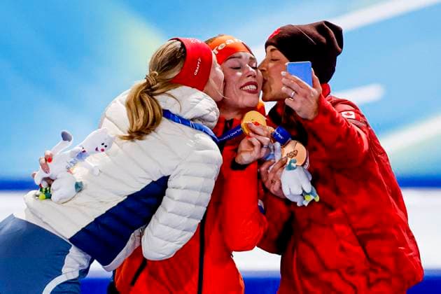 second Ragne Wiklund of Norway and third Valerie Maltais of Canada kisses winner Antoinette Rijpma-De Jong of the Netherlands and smiling during the medal ceremony after Women s 1500m, Milano Cortina 2026 Winter Olympics: Day 14, Speed skating, Eisschnelllauf - Milano Cortina 2026 Winter Olympics: Day 14, Milano Speed Skating Stadium, February 20, 2026, Milan, Italy.