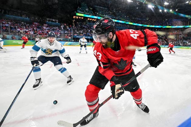 MILAN, ITALY - FEBRUARY 20: Tom Wilson of Canada plays the puck along the boards during the Ice hockey, Eishockey Men™s Play-offs Semifinals match between Canada and Finland on day fourteen of the Milano Cortina 2026 Winter Olympic Games, Olympische Spiele, Olympia, OS at Milano Santagiulia Ice Hockey Arena on February 20, 2026 in Milan, Italy. Milan Milano Santagiulia Ice Hockey Arena Italy *** MILAN, ITALY FEBRUARY 20 Tom Wilson of Canada plays the puck along the boards during the Ice Hockey Men™s Play offs Semifinals match between Canada and Finland on day fourteen of the Milano Cortina 2026 Winter Olympic games at Milano Santagiulia Ice Hockey Arena on February 20, 2026 in Milan, Italy Milan Milano Santagiulia Ice Hockey Arena Italy Copyright: xJustPictures.ch AndreaxBrancax jp-en-EuSpIm-AB-DSC_194220022026